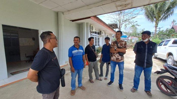 Eks karyawan PT BSS yang diberhentikan, saat mengadu ke Kantor Disnakertrans Bulungan, Jumat (18/08/2023).