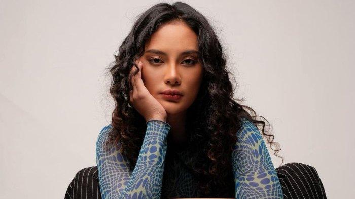Aktris Erika Carlina, selebgram berkulit eksotis yang ngaku pernah didekati Charlie Puth