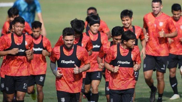 FOTO Sejumlah pemain Borneo FC di sela TC di Yogyakarta. Stefano Lilipaly dan Win Naing Tun tinggalkan Borneo FC untuk berlaga di ajang FIFA Matchday, respons elite Pesut Etam?