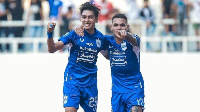 FOTO Septian David Maulana (kiri) bersama Gali Freitas rayakan golnya ke gawang Arema FC di Liga 1 