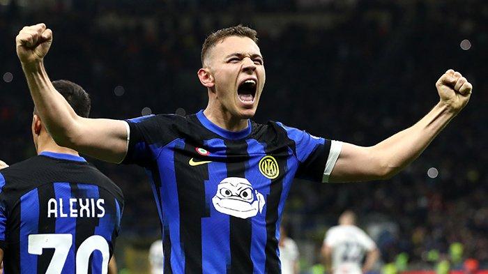 Ekspresi Kristjan Asllani ketika mencetak gol perdana untuk Inter Milan, pada pertandingan pekan ke-27 Liga Italia Serie A melawan Genoa, di Stadion Giuseppe Meazza, Selasa (5/3/2024). (Twitter / @SerieA)