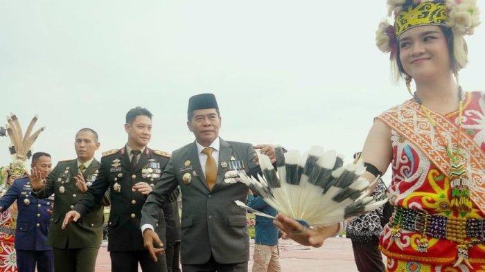 Gubernu Kaltara Zainal A Paliwang saat menghadiri acara puncak peringatan hari Bhayangkara ke-77 di Mapolda Kaltara, Sabtu (01/07/2023).