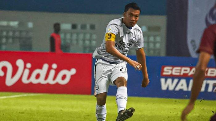 Hamka Hamzah eks PSM Makassar di Liga 1 ikut kursus jadi calon pelatih. (Instagram / @rans.cilegonfc.official)