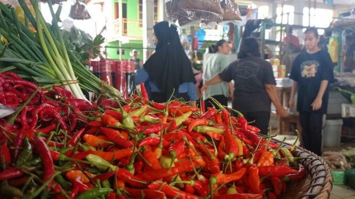 Harga Cabai Rawit di Pasar Imbayud Taka, Tana Tidung dijual Rp 12 ribu per ons.