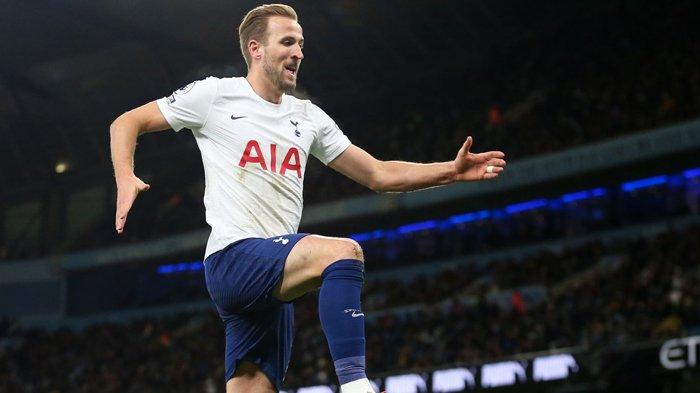 Harry Kane saat mencetak gol ke gawang Man City dan membawa Tottenham menang dengan skor 3-2 pada laga Premier League Liga Inggris di Stadion Etihad, Minggu (20/2/2022). (sky sports)