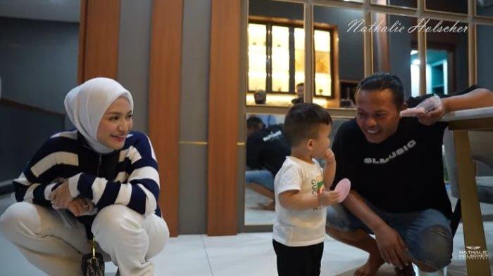 Sule akui jarang bertemu Adzam, puteranya yang kini diasuh Natahlie karena sibuk (Tangkapan Layar YouTube Nathalie Holscher)