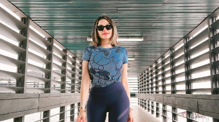 Nikita Mirzani kini berteman dengan Baim Wong, terlibat sebuah projet film.