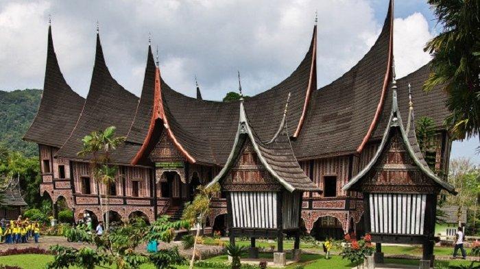 Ilustrasi Rumah Gadang.