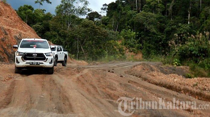 AKSES PERBATASAN KALTARA – Akses jalan menuju wilayah perbatasan RI-Malaysia, di Apau Kayan, Malinau, Kalimantan Utara, Kamis (17/4/2025).