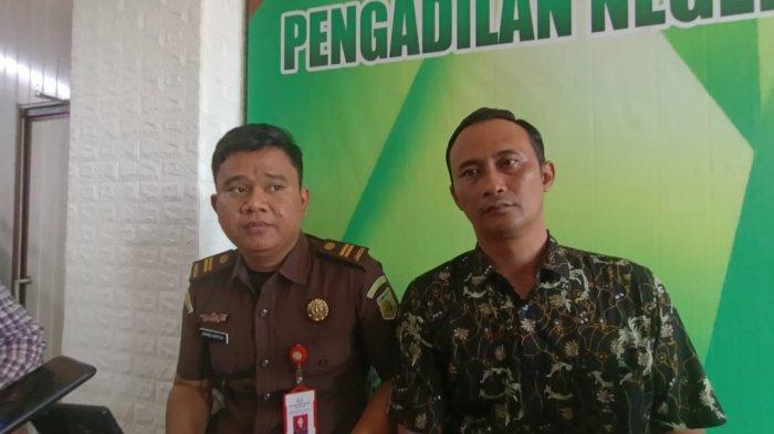 Jaksa Penutut Umum Komang Noprizal didampingi Kasi Intel Kejaksaan Negeri Tarakan, Harismand