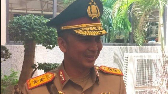 CALON WAKAPOLRI - Foto Kadiv Humas Polri Irjen Pol Sandi Nugroho. Berikut ini tiga kriteria calon Wakapolri yang tepat untuk menggantikan Komjen Pol Ahmad Dofiri saat mutasi Polri terbaru 2025 menurut Indonesia Police Watch ( IPW ), lengkap kata Kadiv Humas Polri Irjen Pol Sandi Nugroho.