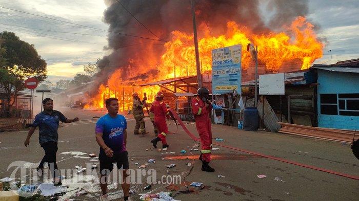 Kebakaran terjadi di Jl Jenderal Sudirman, Tideng Pale, Kecamatan Sesayap, Kabupaten Tana Tidung, Kaltara (23/1/2025). (TribunKaltara.com/Rismayanti)