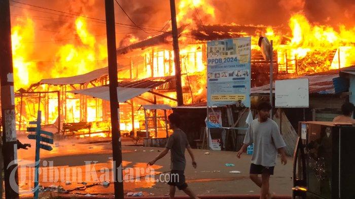 Kebakaran terjadi di Jl Jenderal Sudirman, Tideng Pale, Kecamatan Sesayap, Kabupaten Tana Tidung, Kaltara (23/1/2025).