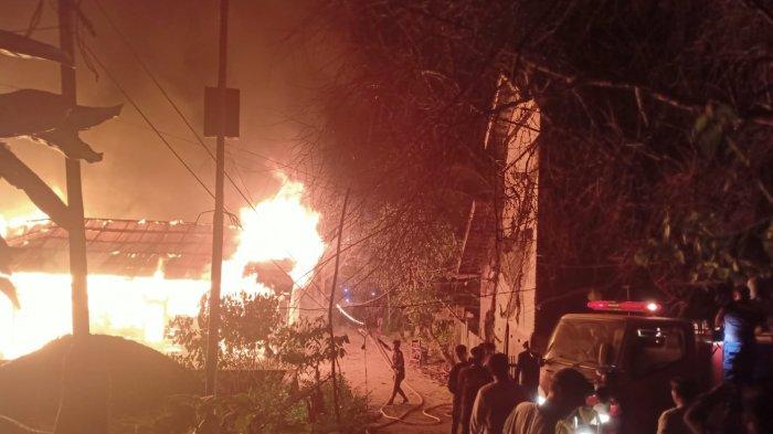 Kebakaran di Kecamatan Sangkulirang, Kutai Timur sebabkan 2 rumah hangus diduga korsleting listrik