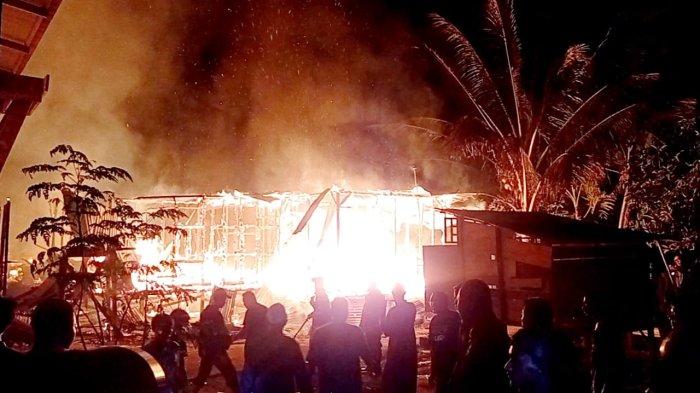 Musibah kebakaran di Jalan AMD, RT 20 Desa Malinau Kota, Kabupaten Malinau, Provinsi Kalimantan Utara, Jumat malam (19/11/2021)