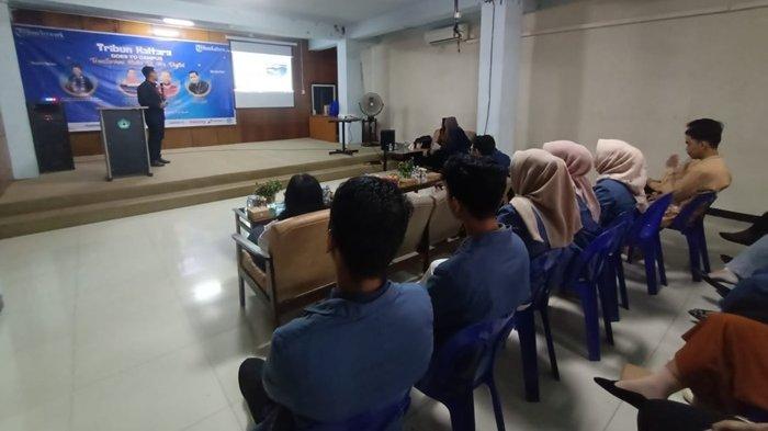 Cahyo Tri Mulyanto, Tarakan Field Manager PT Pertamina EP saat menyampaikan paparan materinya di kegiatan Tribun Kaltara Goes to School berlangsung di Politeknik Bisnis Kaltara, Rabu (10/7/2024). TRIBUNKALTARA.COM/ANDI PAUSIAH