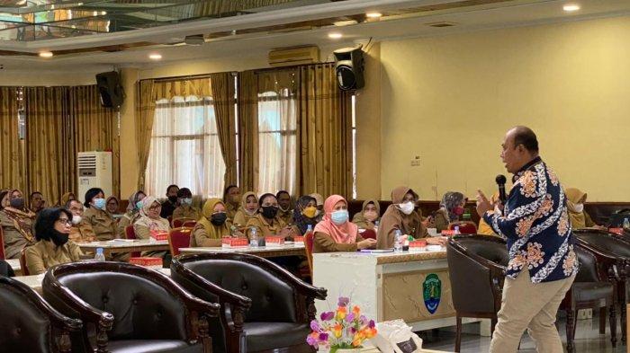 Kepala KP2KP Tanjung Selor Agus Setiawan saat memberikan materi sosialisasi UU HPP dihadapa OPD lingkup Pemkab Bulungan, Selasa (30/11/2021) (TRIBUNKALTARA.COM / RAHINO)