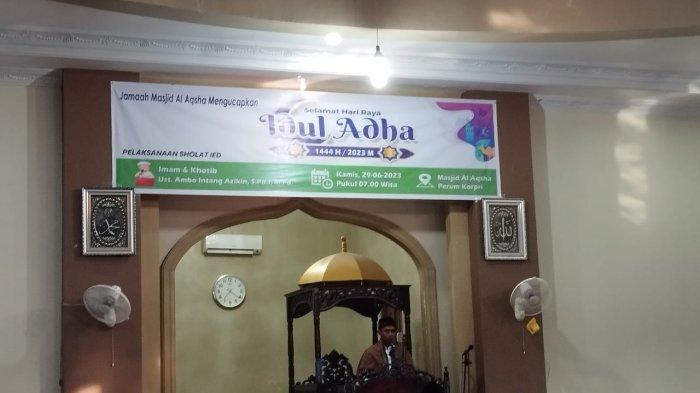 Khatib dan Imam Salat Idul Adha Ustad Ambo Intang saat menyampaikan ceramah Masjid Al-Aqsha Tanjung Selor, Bulungan, Kaltara, Kamis (29/6/2023).