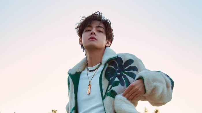 Kim Taehyung atau V BTS dirumorkan bakal jadi bintang MV NewJeans