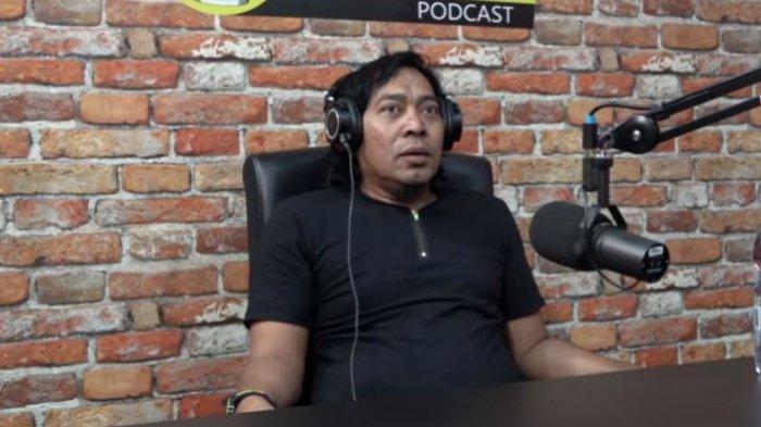 Komedian Komeng - Terbaru namanya ramai diperbincangkan warganet gara-gara lawakannya yang menuai kontroversi.