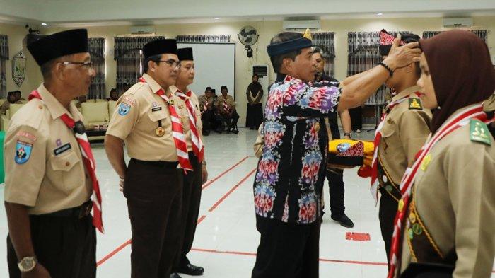 Gubernur Kaltara Drs. Zainal Palliwang, S.H., M.Hum melepas kontingen Raimuna Nasional ke-XII Provinsi Kalimantan Utara (Kaltara) di Aula Sekolah Menengah Atas (SMA) Negeri 1 Kota Tarakan, Selasa (11/8/2023). (dkisp)
