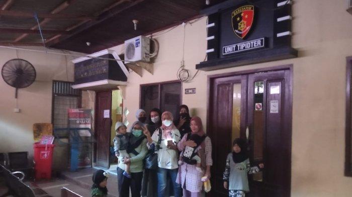 Sejumlah korban yang melaporkan salah satu toko emas di Balikpapan ke kepolisian atas dugaan tindakan penipuan.