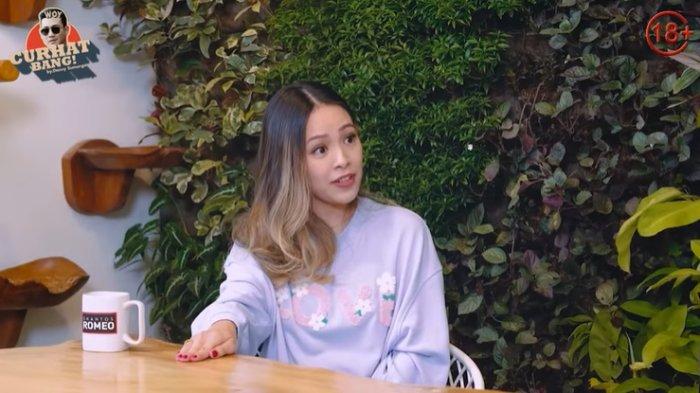 Lady Nayoan akui sempat bantu Rendy dan Syahnaz untuk menutupi dugaan perselingkuhan mereka (Tangkapan Layar YouTube Denny Sumargo)