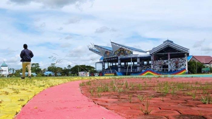 Lanskap Pelangi Intimung Malinau di Jalan Pusat Pemerintahan, Kabupaten Malinau, Provinsi Kalimantan Utara, beberapa waktu lalu.