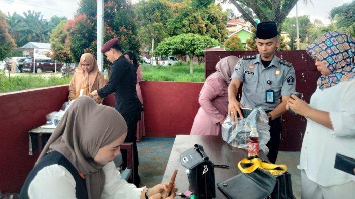 Keluarga warga binaan membesuk ke Lapas Kelas IIA Tarakan di momen Idul Fitri 1445 Hijriah. DOK/ HUMAS LAPAS