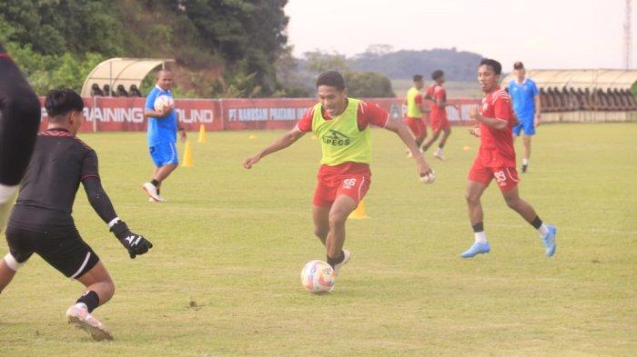 Jadwal Liga 1 Persis Solo vs Borneo FC, Pieter Huistra boyong 23 pemain ke Solo tanpa Ronaldo Rodrigues, sementara Nadeo Argawinata langsung bergabung di Solo pada 18 Oktober 2024.