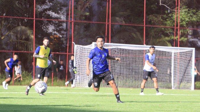 LATIHAN Bersama tim di Borneo FC Training Centre kompleks Stadion Gelora Kadrie Oening Jalan Wahid Hasyim Sempaja Kota Samarinda Kalimantan Timur, Rabu (4/1/2023).