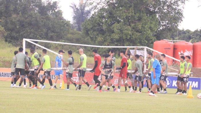 Jadwal Liga 1 Persis Solo vs Borneo FC, Pieter Huistra boyong 23 pemain ke Solo tanpa Ronaldo Rodrigues, sementara Nadeo Argawinata langsung bergabung.