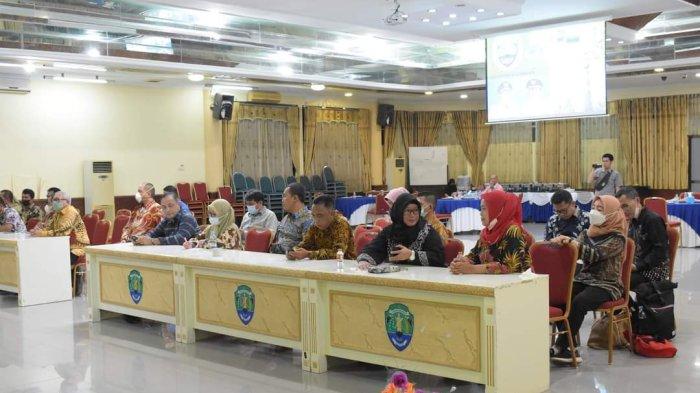 Focus Group Discussion (FGD) dengan Deputi Pengkajian Strategik Direktorat Pengkajian Ekonomi dan SKA (Sumber Kekayaan Alam) Lembaga Ketahanan Nasional (Lemhannas) RI di Ruang Serbaguna Lantai II Kantor Bupati pada Rabu malam (9/6/2022)