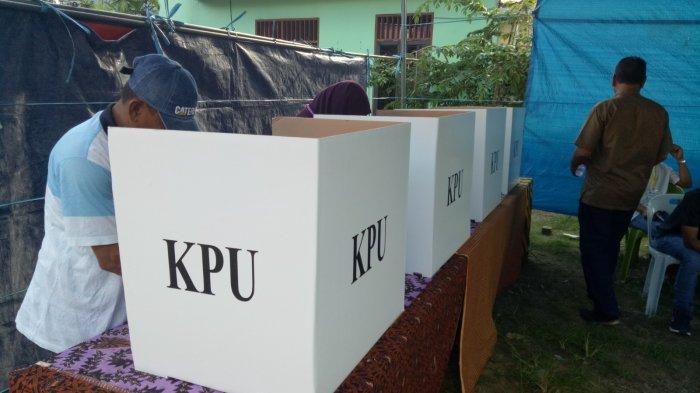 Proses pendistribusian kotak suara dan surat suara di Kota Tarakan pada pemilu sebelumnya.