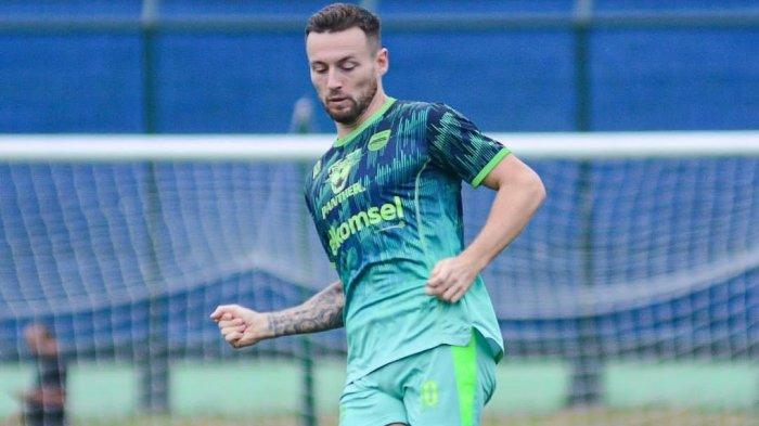 Foto saat Marc Klok latihan Bersama Persib Bandung.  Kini Marc Klok dipanggil ke Timnas Indonesia persiapan Kualifikasi Piala Dunia 2026.