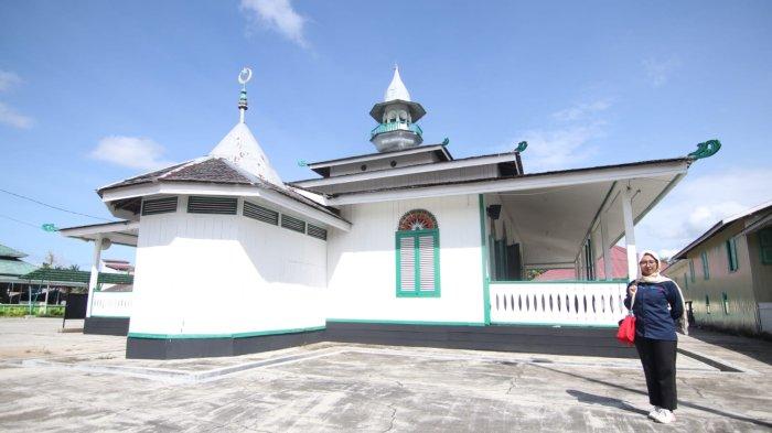 Masjid Jami Nurul Ibadah yang merupakan masjid tertua di Kabupaten Paser, lokasinya di ujung selatan Kalimantan Timur.