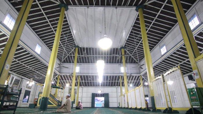 Tiang-tiang utama yang menopang Masjid Shiratal Mustaqiem di Samarinda, tiang-tiang ini sendiri disebut merupakan salah satu yang masih asli semenjak masjid ini pertama dibangun sekitar tahun 1891. 