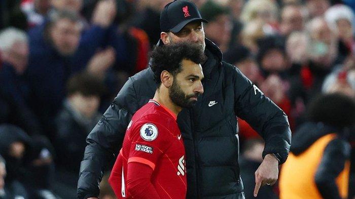 Penyerang Liverpool, Mohamed Salah mendapat instruksi dari Juergen Klopp. (Instagram / @liverpoolfc)
