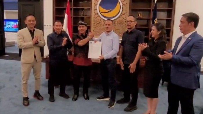 Surat rekomendasi diserahkan oleh Sekretaris Badan Pemenangan Pemilu ( Bappilu ) Partai Nasdem, Willy Aditya dan diterima langsung Zainal A Paliwang di Jakarta,  Selasa (11/06/2024) malam.