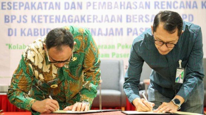 Penandatanganan nota kesepahaman antara Pemkab PPU oleh Pj Bupati Muhammad Zainal Arifin dan KepalaPJS Ketenagakerjaan Cabang Balikpapan, Teldi Rusnal, beberapa waktu lalu. (HO /HUMAS PEMKAB PPU)

                                       