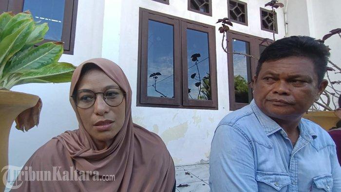 Jumiati dan Ferris, ayah almarhum Arya Gading Ramadan saat diwawancara media, Senin (28/8/2023). (TribunKaltara.com / Andi Pausiah)