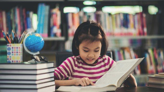 Lihat kumpulan pantun nasihat belajar berikut, bangkitkan motivasi anak-anak agar tidak malas menuntut ilmu.