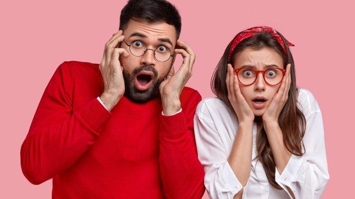 PANTUN JAWA SINDIRAN - Foto orang terkejut dari Freepik.com. Lihat kumpulan pantun sindiran untuk mantan dalam bahasa Jawa, cara ampuh bikin dia jadi sadar diri dan kena mental.