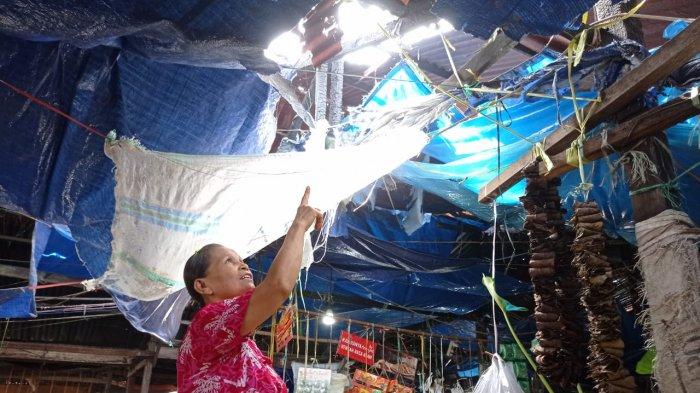 Pedagang di Pasar Sentral Palu mengeluh kerusakan bangunan
