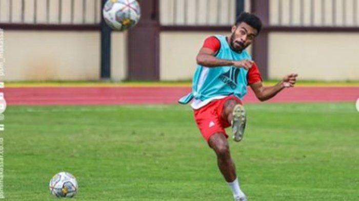 Pemain kesayangan Bernardo Tavares di PSM Makassar, yakni Yance Sayuri  