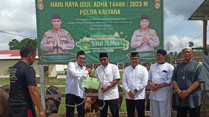 Pada Hari Raya Idul Adha 1444 H / 2023 M, DPW LDII Provinsi Kalimantan Utara dan DPD LDII Kabupaten Bulungan bekerjasama dengan Korem 092 Maharajalila dan Polda Kaltara dalam kegiatan bakti sosial penyerahan hewan kurban.