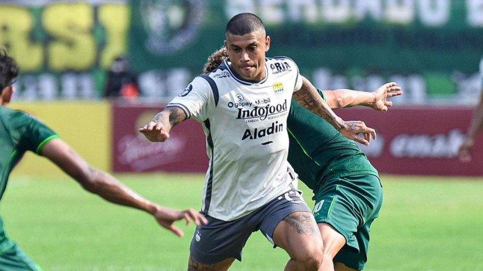 FOTO Penyerang Persib Bandung Ciro Alves saat melawan Persebaya Surabaya. 
