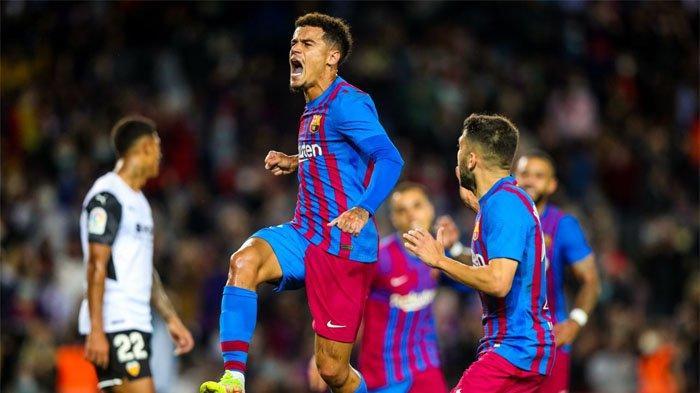 Selebrasi pemain Barcelona, Philippe Coutinho usai membobol gawang Valencia di Camp Nou.
