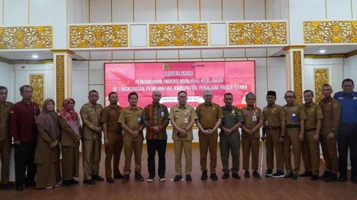 Pj Bupati PPU Makmur Marbun membuka sosialisasi Pengukuran Indeks Kualitas Kebijakan ( IKK ) di lingkungan Pemkab Penajam Paser Utara yang dilaksanakan di Aula Lantai 3 Kantor Bupati PPU.