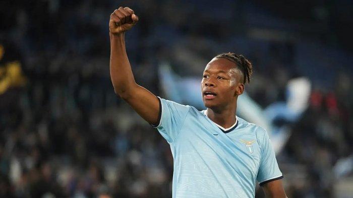 Selebrasi Tijjani Noslin ketika menetak gol untuk Lazio ke gawang Napoli, pada babak 16 besar Coppa Italia di Stadion Olimpico, Jumat (6/12/2024).